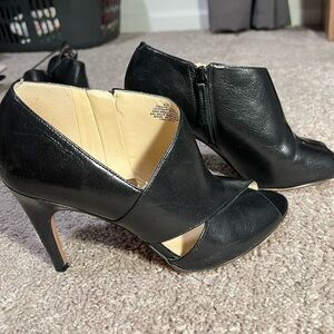 Nine West Womens Leather Peep Toe Stiletto Heels Ankle Zipper Pumps Size 8 Black